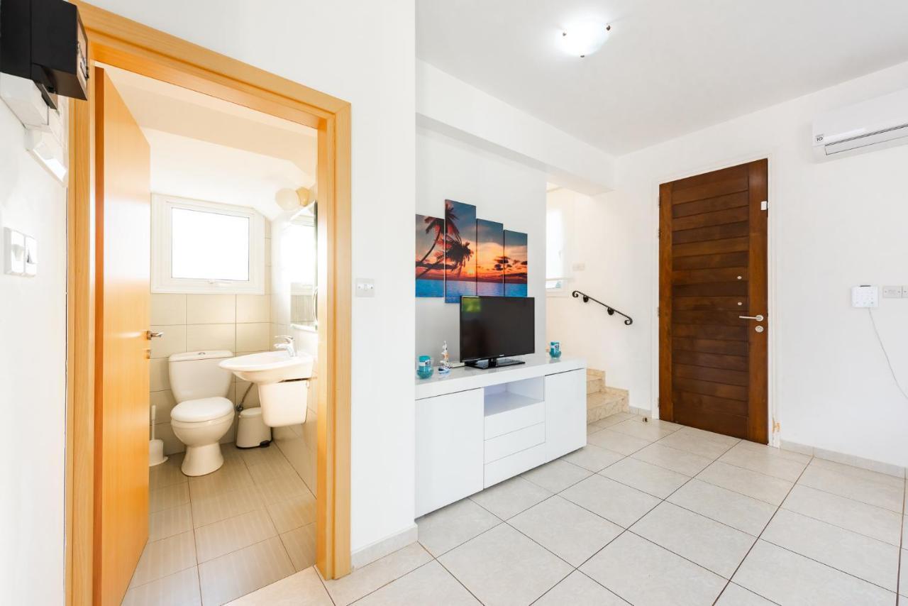 Villa Palm Breeze By Ezoria Villas Protaras Exterior photo